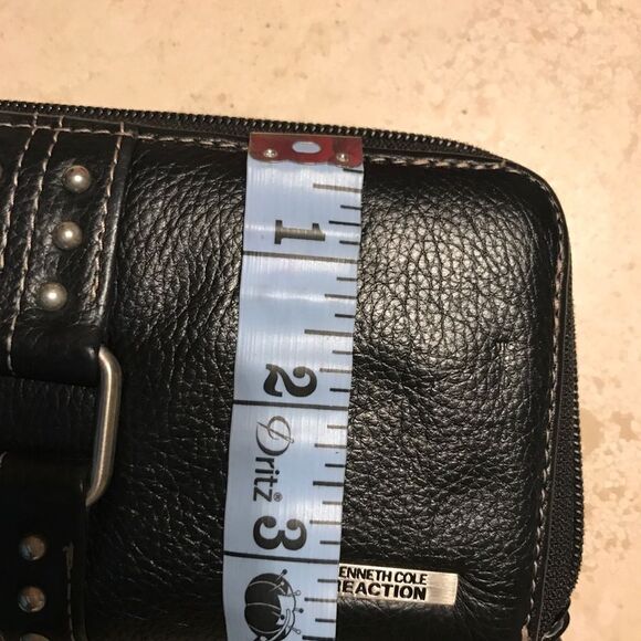 Kenneth Cole Reaction female wallet - Picture 4 of 5